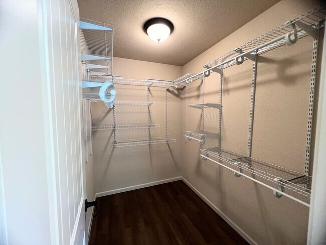 Building Photo - Fenced home close to FLW!