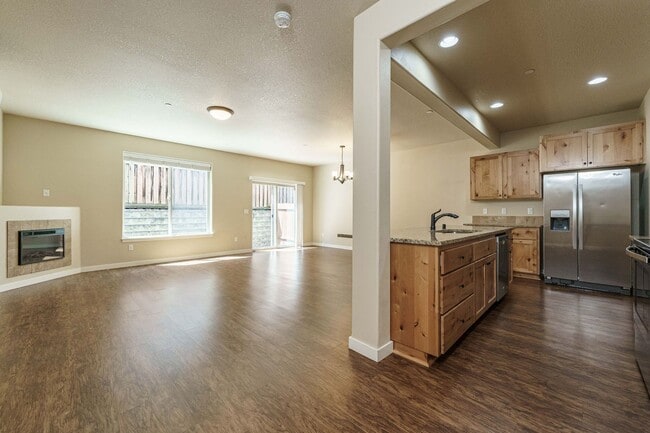 Building Photo - ASK ABOUT OUR AUGUST MOVE IN SPECIAL: Spac...