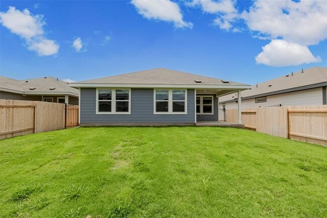 Building Photo - 4905 Hazelnut Ln