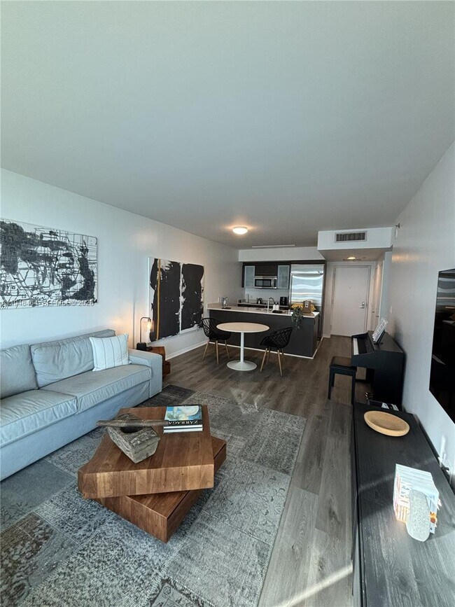 Building Photo - 500 Brickell Ave