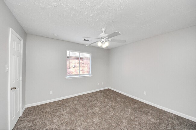 Building Photo - 13503 Sherman Oaks Dr