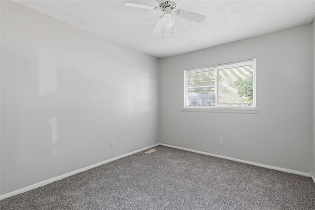 Building Photo - 905 Craig Dr
