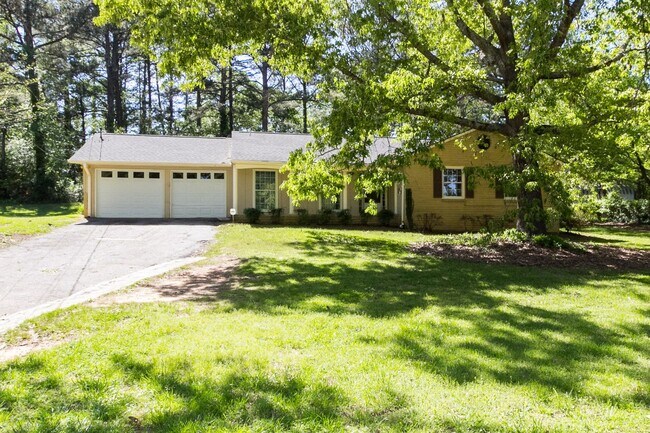 Building Photo - COMING SOON - 3 Bedroom 2 Bathroom Open Floorplan