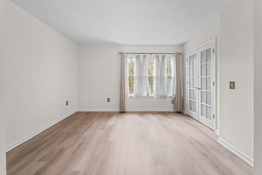 Building Photo - 14413 Long Green Dr