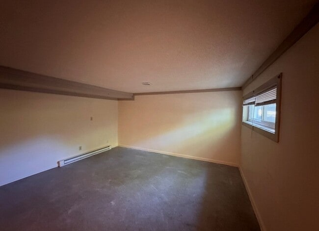 Building Photo - 1 Bedroom, 1 Bathroom Apartment in Reidsville!