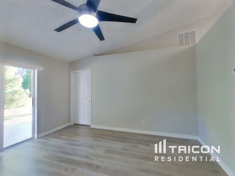 Building Photo - 16 Rymsen Ln