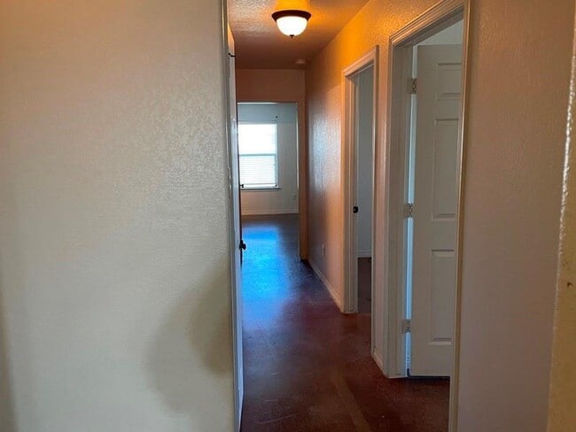 Building Photo - 504 Karey Dr