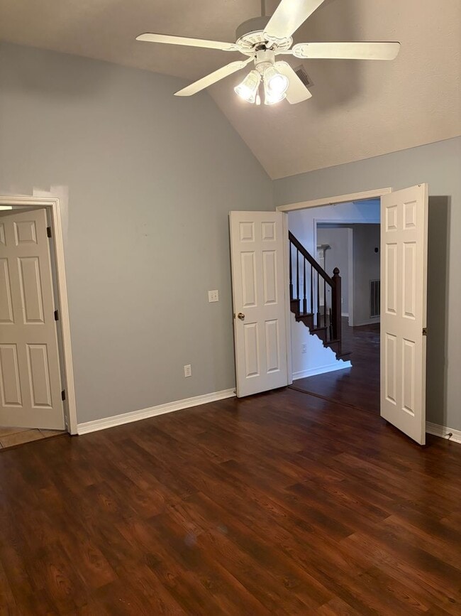 Building Photo - 2 story 3 bed/ 2.5 bath home