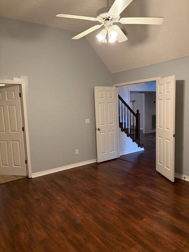 Building Photo - 89 Sir Henry Dr