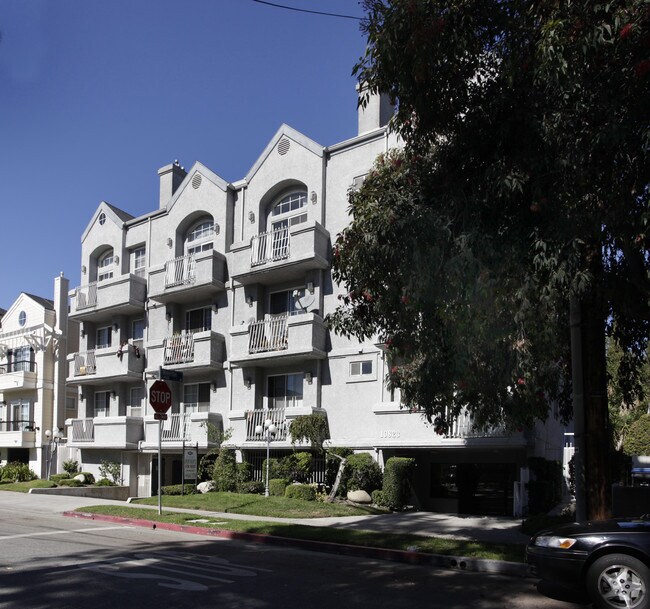 Building Photo - 10823 Hortense St