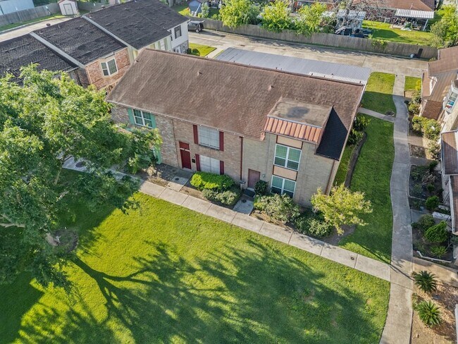 Building Photo - 1076 Willow Oaks Cir