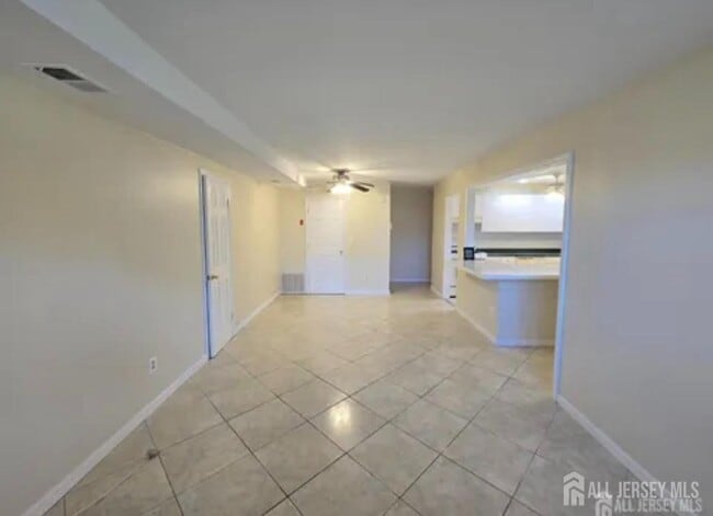 Building Photo - 334 College Dr