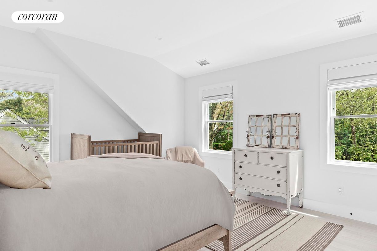 Building Photo - 42 Archibald Way