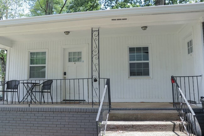 Building Photo - 1430 Clermont Ave