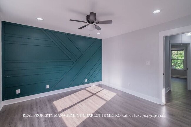 Building Photo - 3BR Townhome - Lake Living in Vineyard Point with Boat Slip Access Near Lake Norman