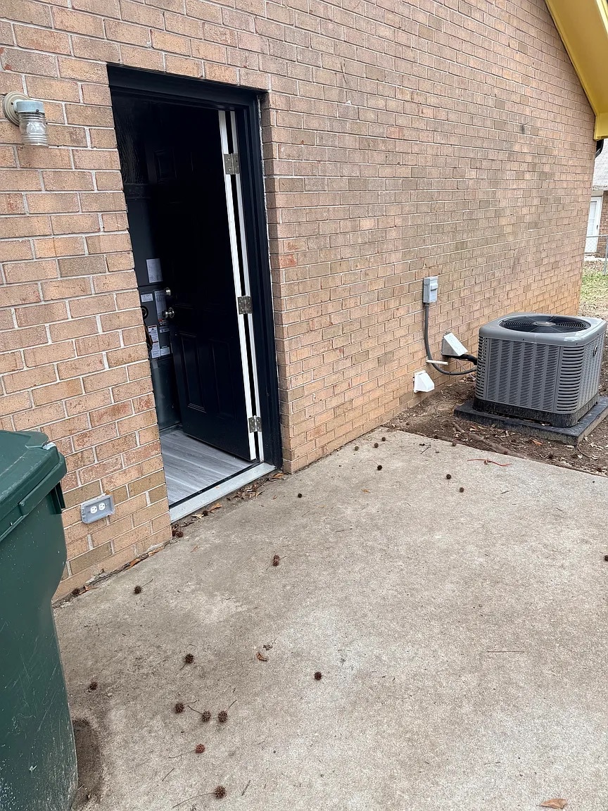 Building Photo - Room in House on Pinedale Cir NW