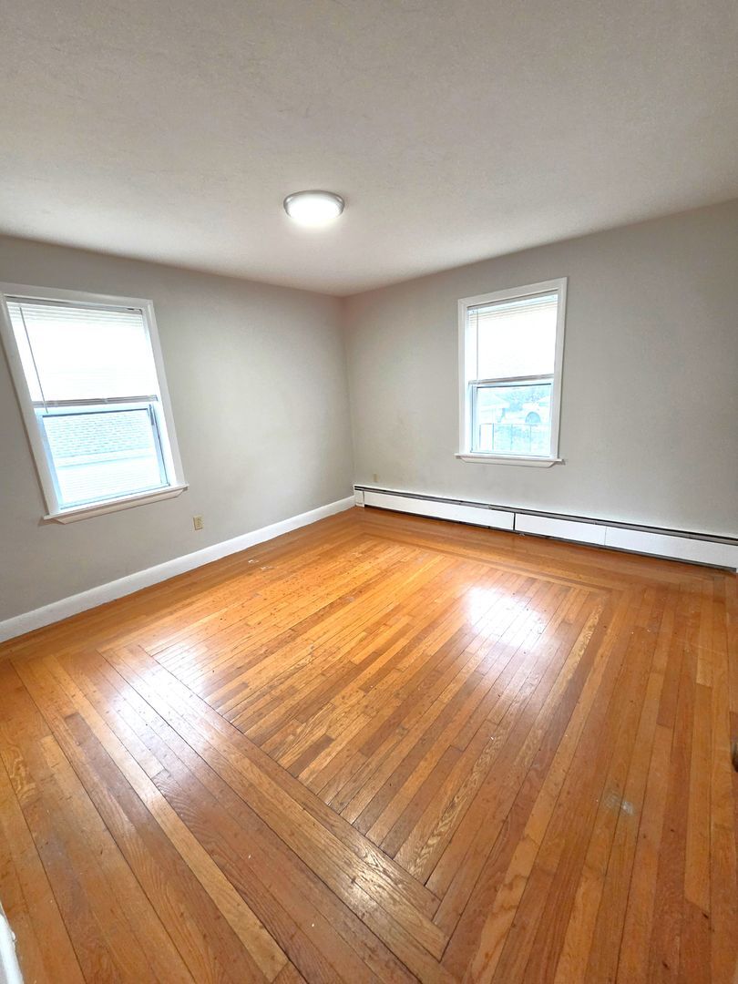 Building Photo - 535 Manville Rd