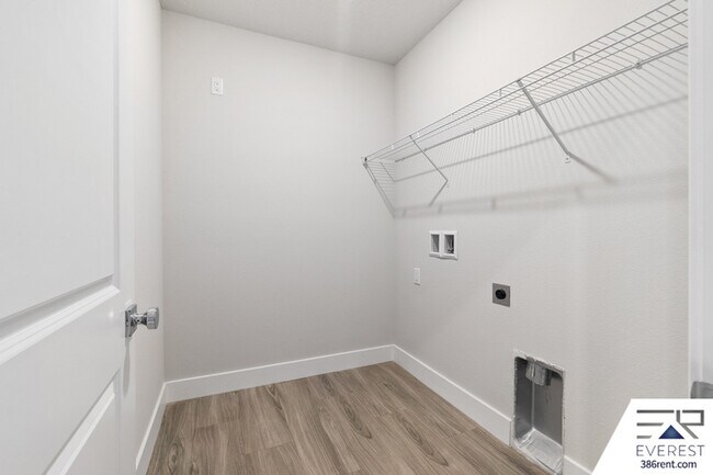 Building Photo - 8 Longview Ln