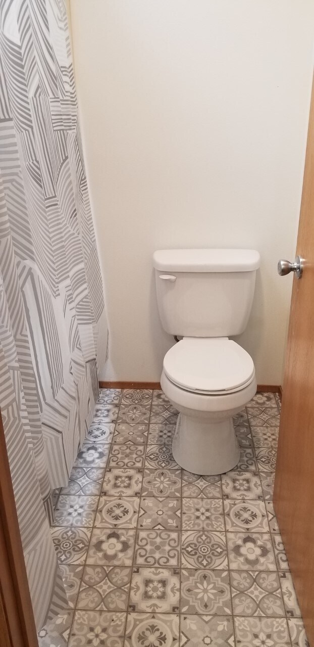 Master tub and shower - 10615 Hillsboro Dr NW