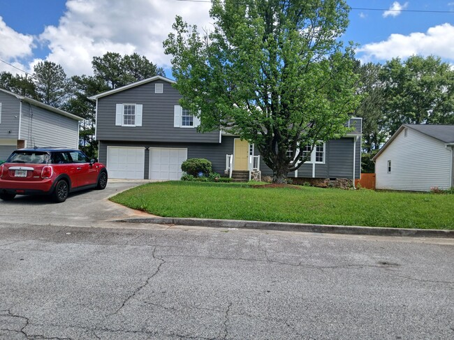 Building Photo - 1518 Biffle Rd