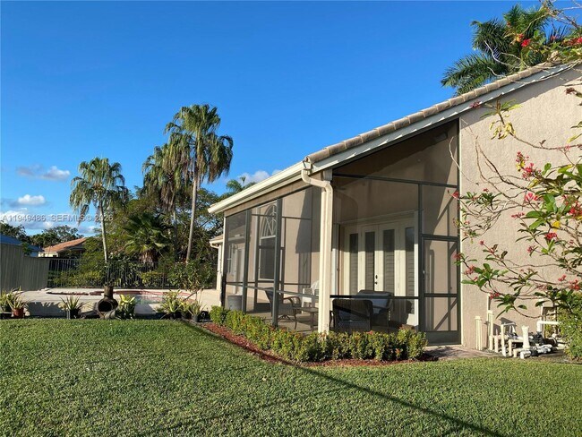 Building Photo - 3279 Huntington