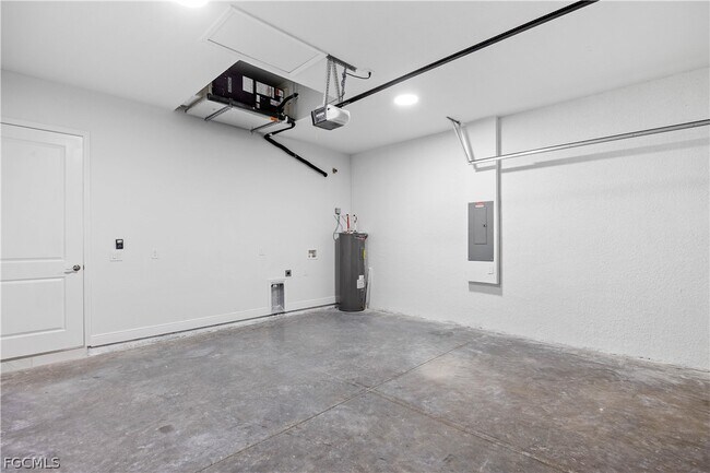 Building Photo - 744 Oakridge Ave S