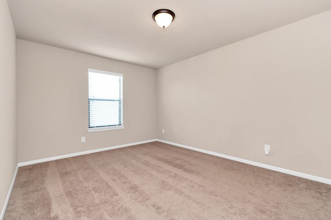 Building Photo - 5635 Round Robin Dr