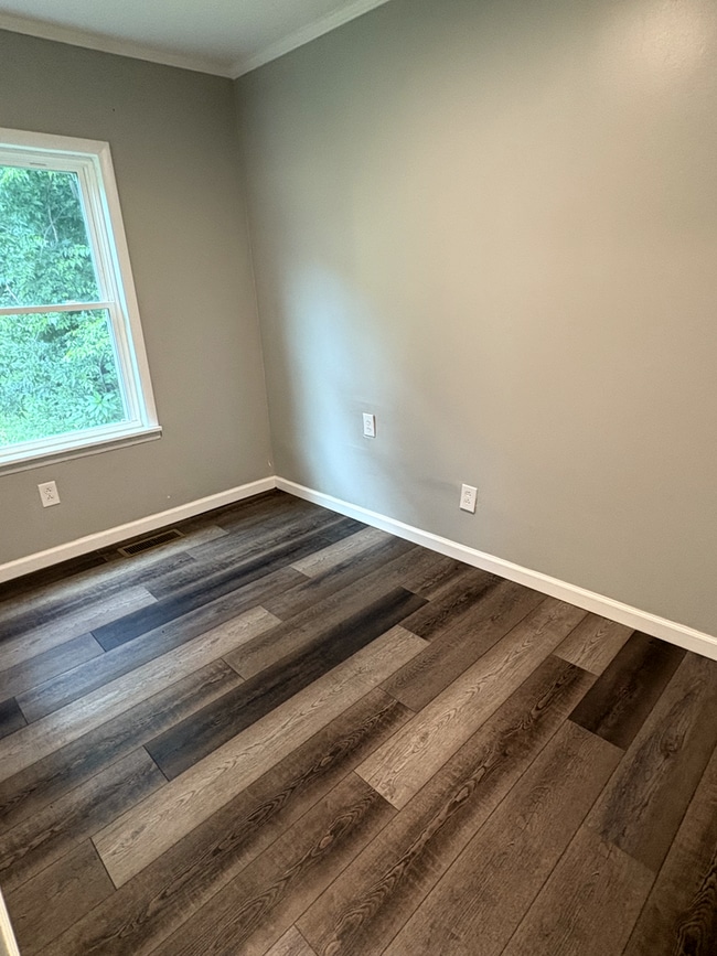 Building Photo - Fully Remodeled 2 Bed, 1 Bath Home
