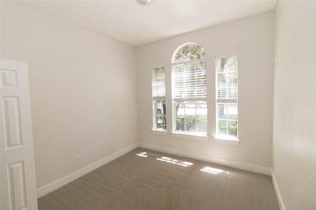 Building Photo - 1318 Ragsdale Ln