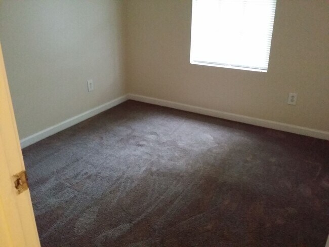 Building Photo - 564 Hope St SW