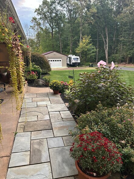 Building Photo - 2043 Quarry Rd