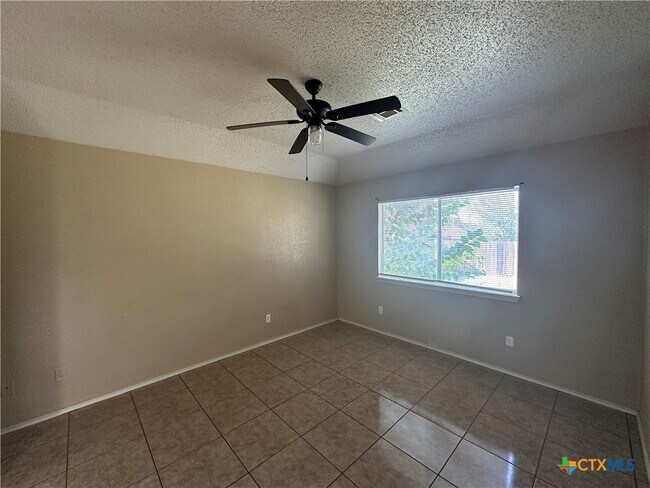 Building Photo - 1903 Basalt Dr