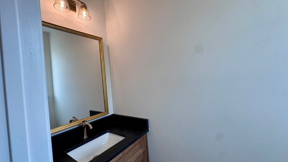 Building Photo - 1905 Driftwood Cir