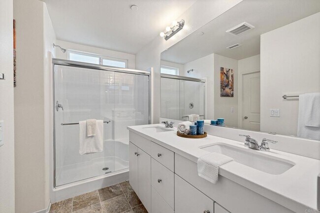 Building Photo - NEWER 3BD/2.5BA Home in desired Main Ranch Development in El Cajon!