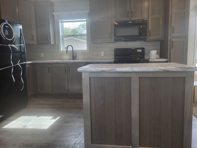 Building Photo - 73 Meadowlark Ln