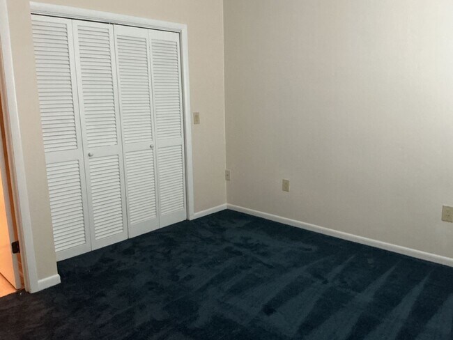 Building Photo - Lakeview Condo Available | Directly Across from Lake Hollingsworth