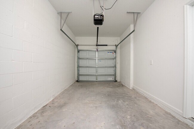Building Photo - 3295 Laurent Lp