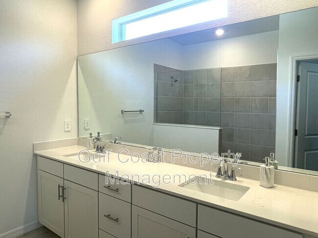 Building Photo - 11308 Pinot Dr