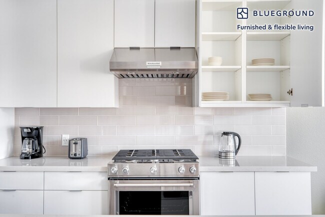 Building Photo - 3578 Rambla Pl