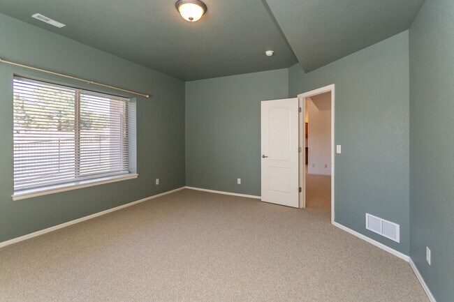 Building Photo - 8270 Regiment Ct