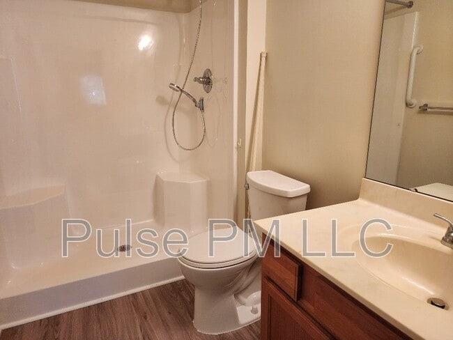 Building Photo - 135 Dale Hollow Dr
