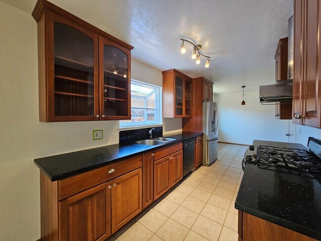 Building Photo - 1344 Tarpon St