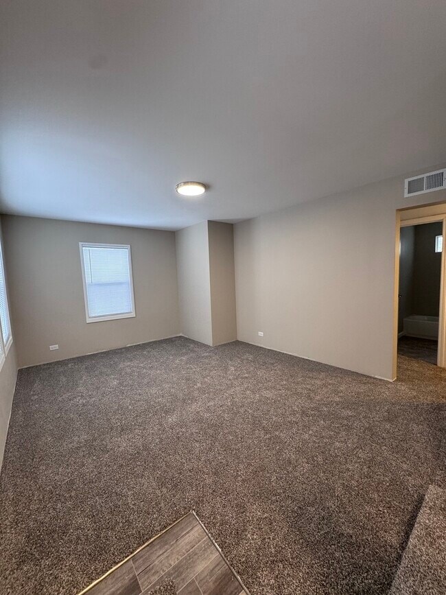 Building Photo - 14240 Linder Ave