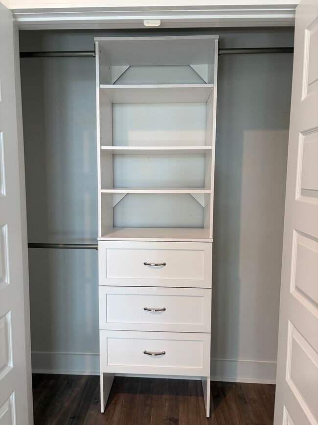 Building Photo - Midtown Townhouse