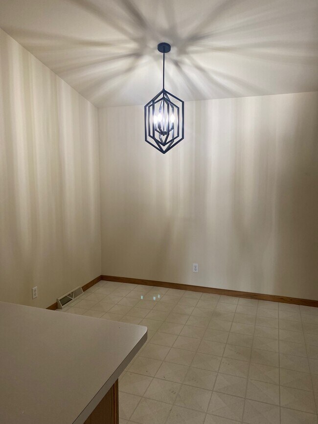 Eating/dining area - 8122 14th Ave