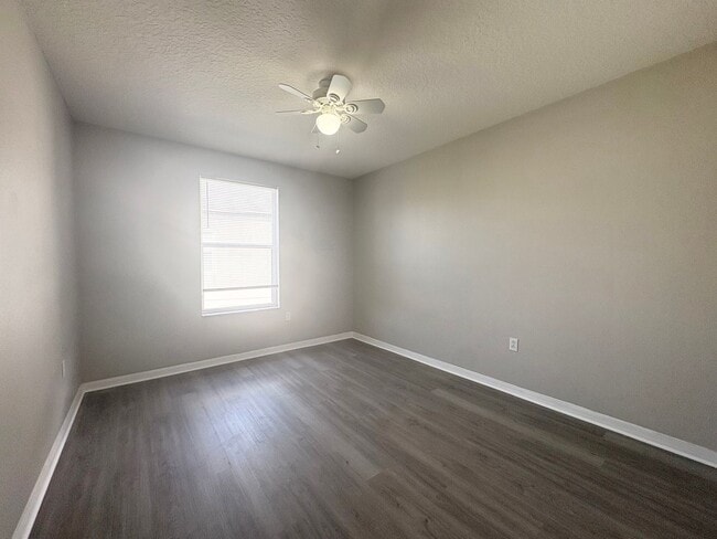 Building Photo - Huge 3BR Winter Springs Townhouse ~ Gated Community ~ Pool ~ Great Schools!
