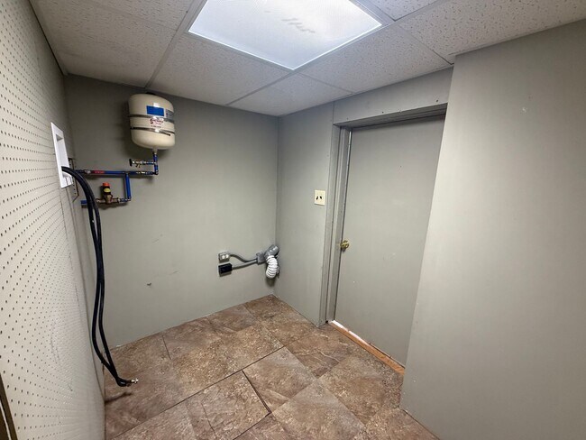 Building Photo - 900 N St