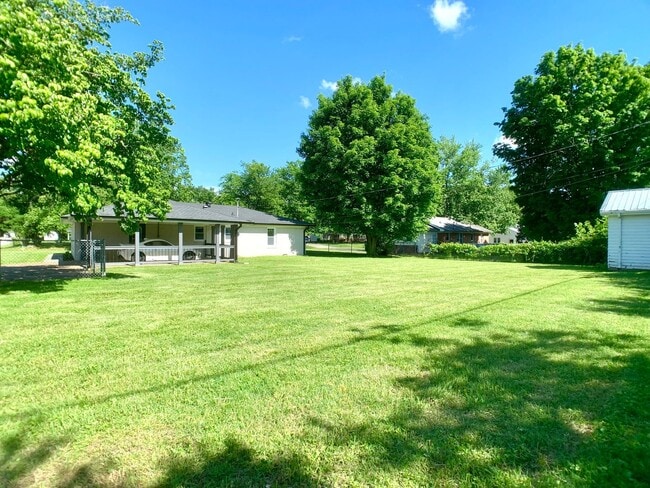 Building Photo - 427 Wayne Dr