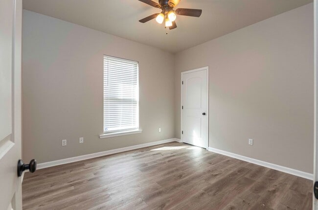 Building Photo - 3 Bedroom 2 bath for rent