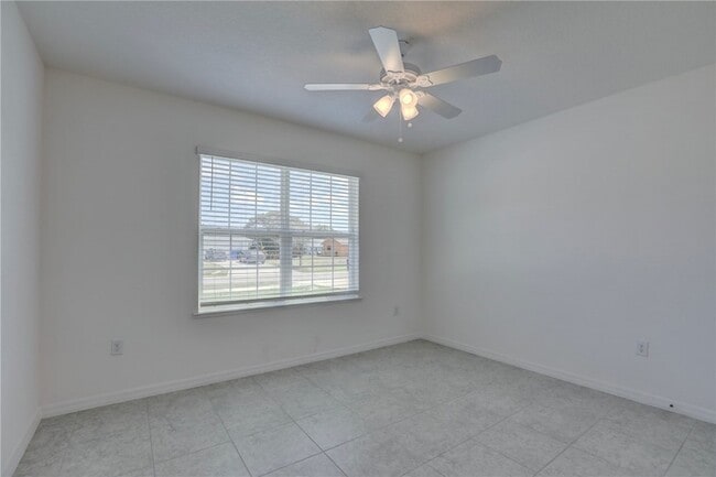 Building Photo - 406 Easy St